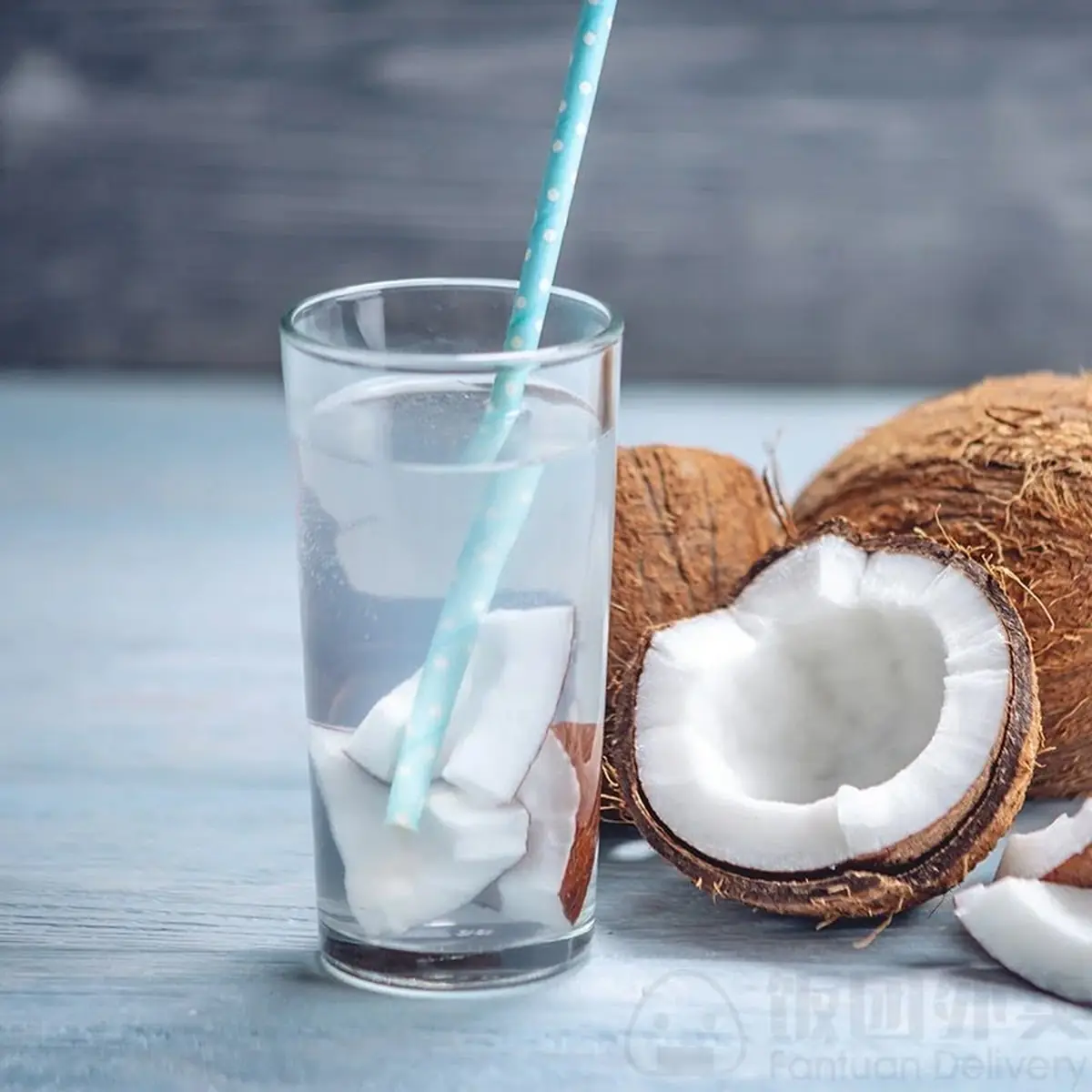 coconut water 椰子水